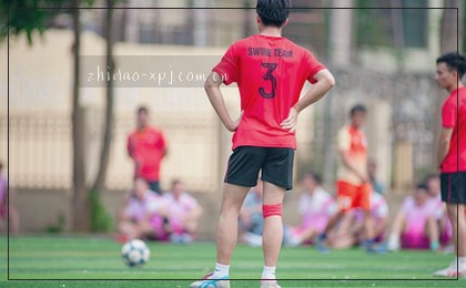 夕阳把影子拉长 通向远方